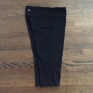 GAP FIT  black capri leggings sz M